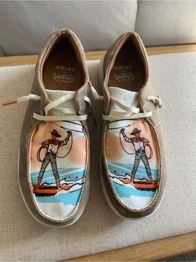 ARIAT WOMEN'S HILO WESTERN ALOHA SHOE Size 9